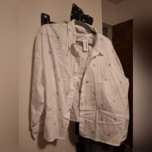 Old Navy White Floral Women's Button Down Shirt